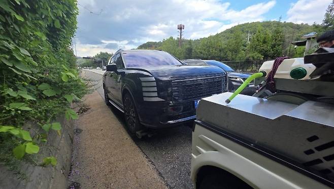 2026 Hyundai Palisade being towed on a highway after sudden power loss